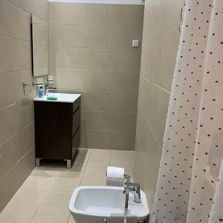 2 Bedroom In The Centre Of *