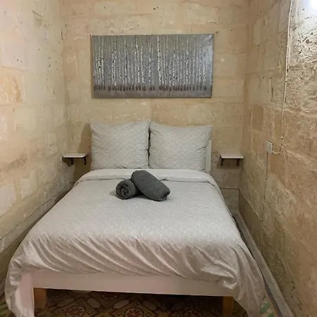 2 Bedroom In The Centre Of Apartment *