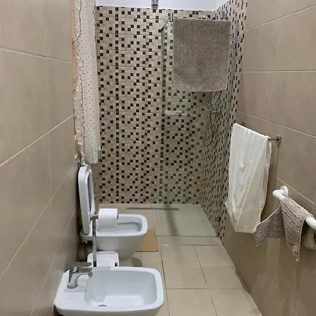 2 Bedroom In The Centre Of Apartment