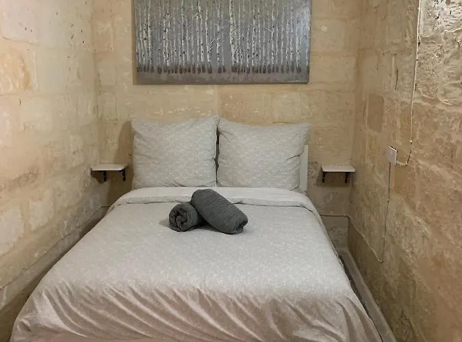 2 Bedroom In The Centre Of Apartment *